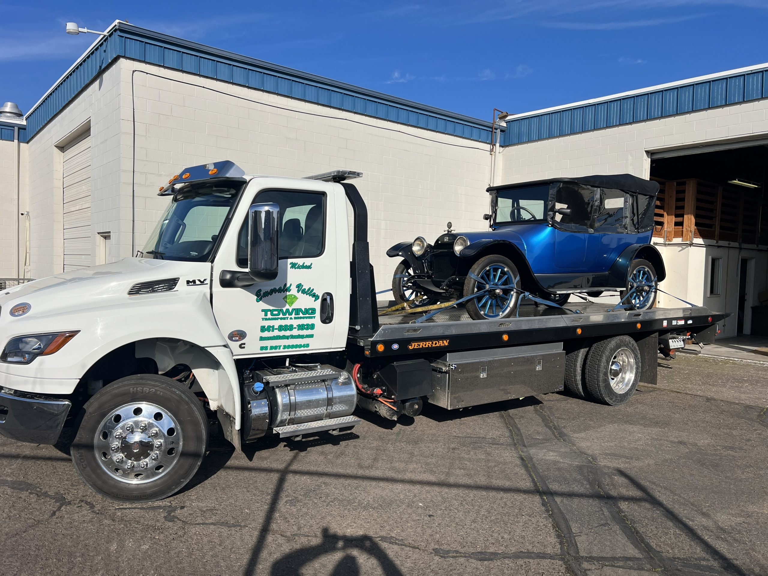 Emerald Valley Towing photo 3