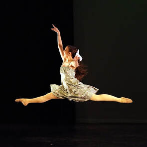 Hosanna Dance photo 3